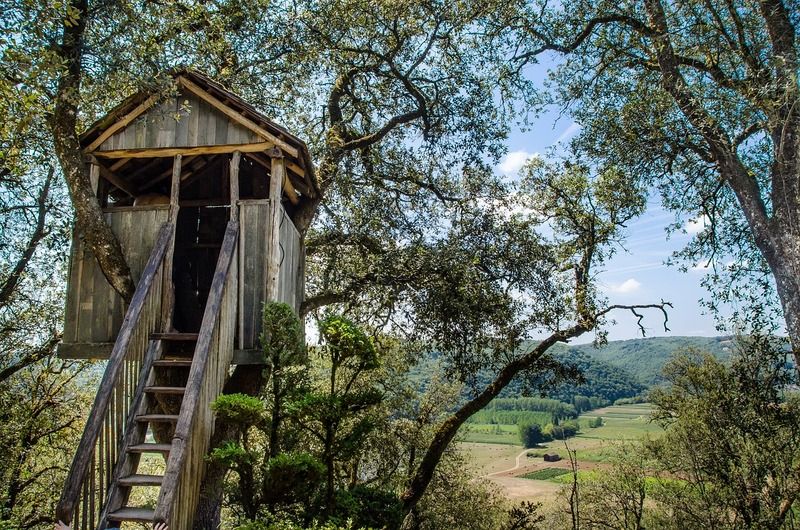 cabane perchée dans les arbres