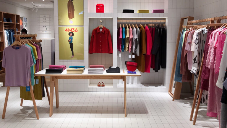 Grossistes de vêtements : les avantages pour les commerces !