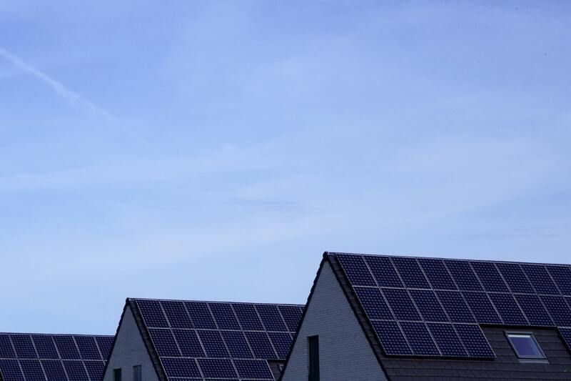 panneaux solaires aux toits